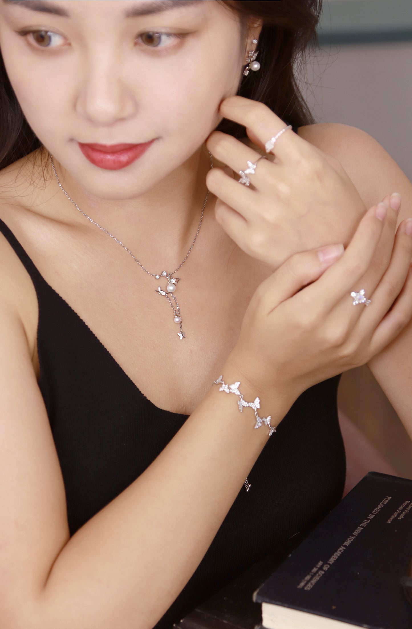 Gentle Breeze Dancing Necklace- Silver - Wishe19